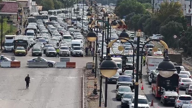 8 Noyabr prospektindəki tıxaca görə bu yollarda da sıxlıq yaranıb - FOTOLAR